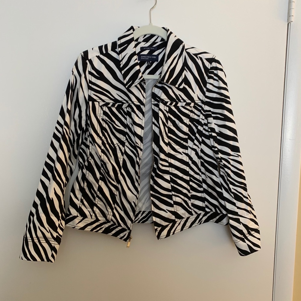 Jones New York animal print jacket EUC